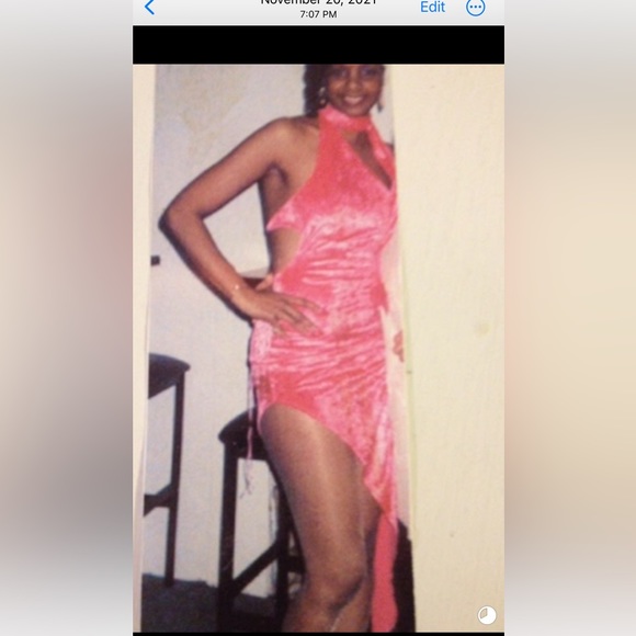 BEAUTIFUL FUCHSIA DRESS BY MOM… SIZE MEDIUM… EXCELLENT CONDITION. - Picture 1 of 10